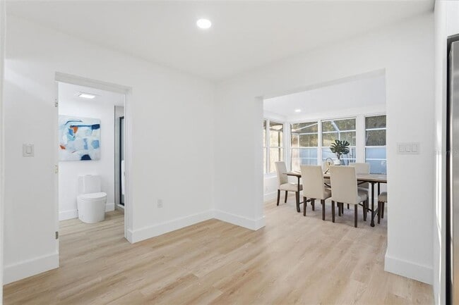 Building Photo - 2470 Del Rio Way