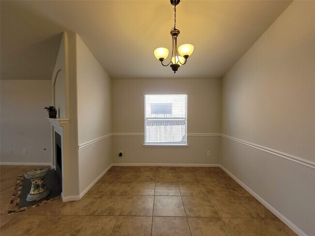 Building Photo - 2723 Wild Oak Park Dr