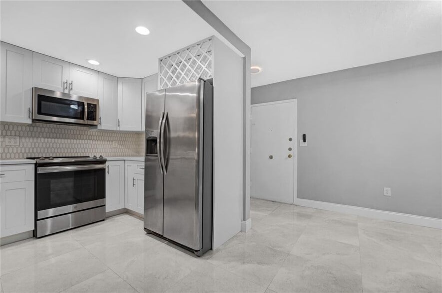 Building Photo - 7100 NW 17th St