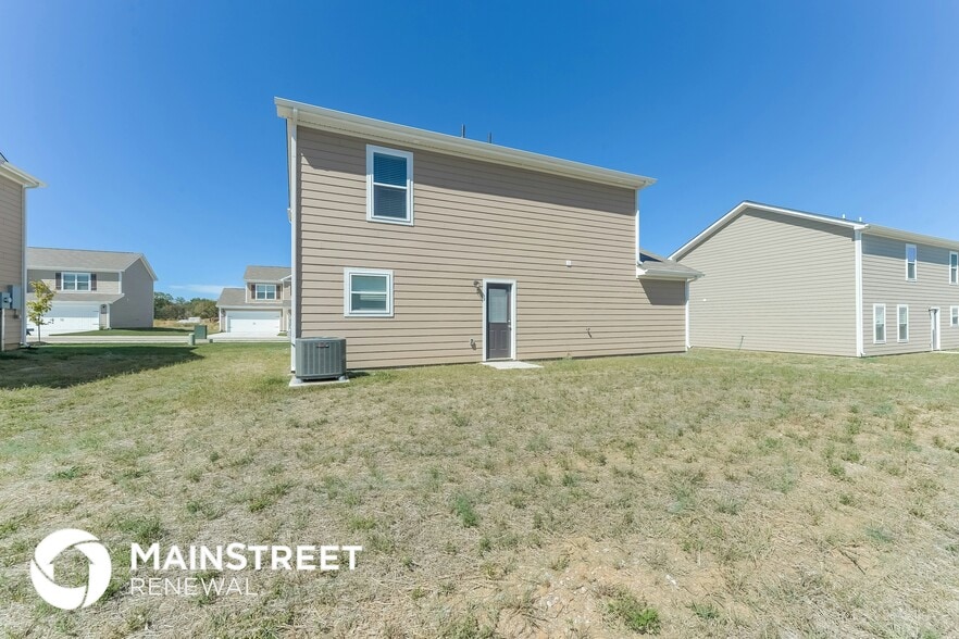 Building Photo - 2329 Bee Hive Dr