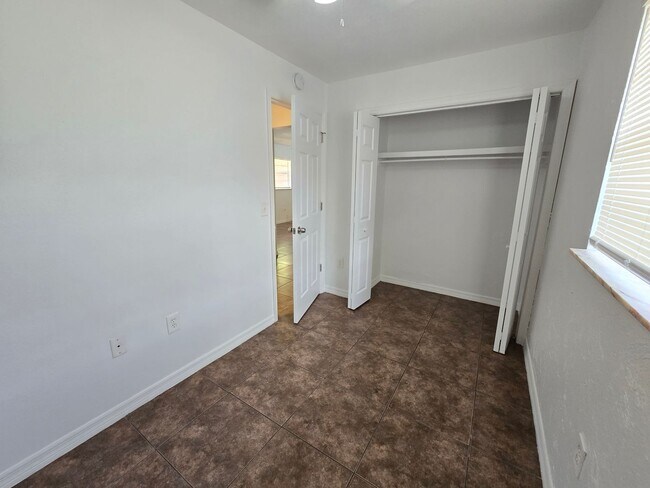 Building Photo - 2147 Dodge Ave