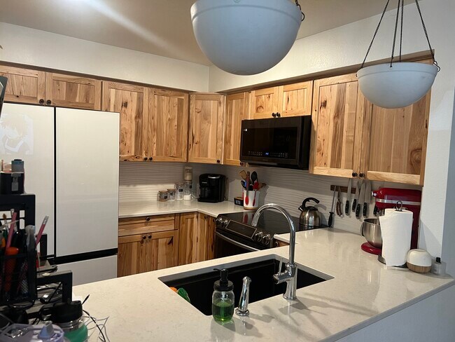Building Photo - 732 Blair Pl