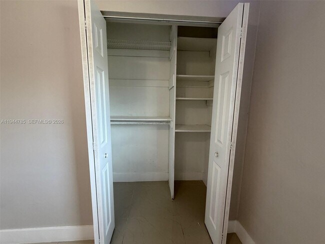 Building Photo - 9920 Jamaica Dr