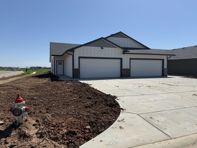Primary Photo - 2056 N Reece Ct
