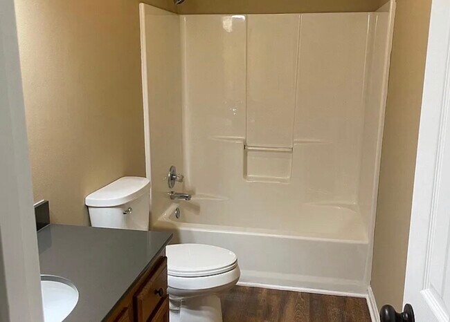 Building Photo - 928 Nottingham Dr