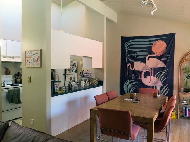 Building Photo - Two-Bedroom Condo| Parking + WiFi Included!