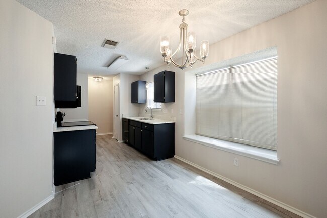 Building Photo - 629 Fern Meadow Dr
