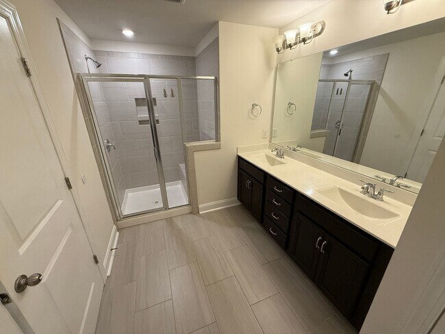 Building Photo - Ballantyne Home in great Location With Sun...