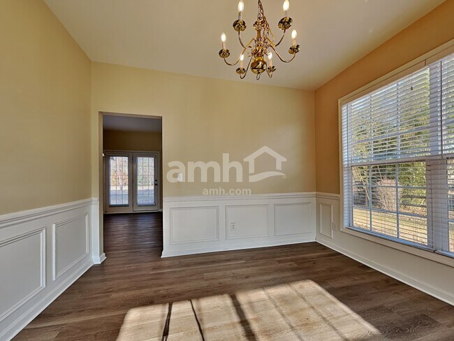 Building Photo - 6216 Roseway Ct