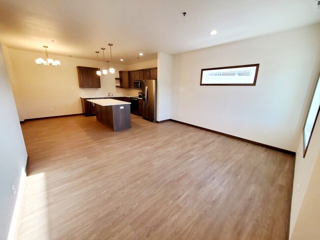 Building Photo - 3 Bed 2.5 Bath Townhome!