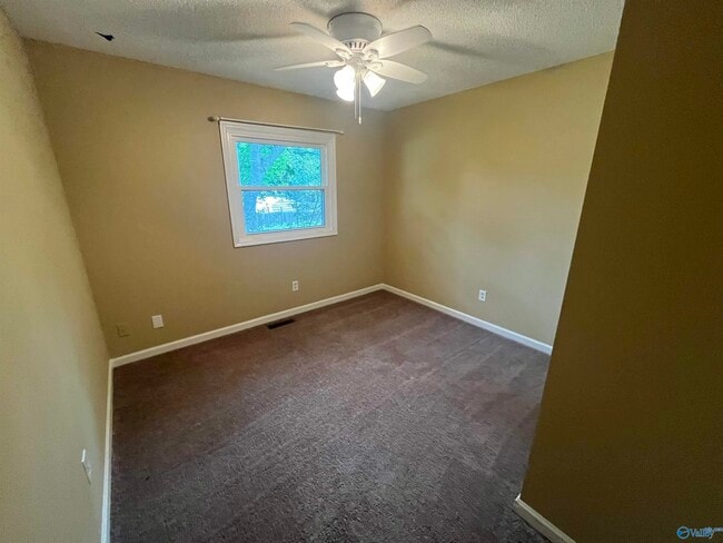 Building Photo - 14909 Clovercrest Dr SE