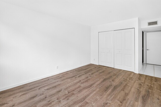 Building Photo - 3540 S Ocean Blvd