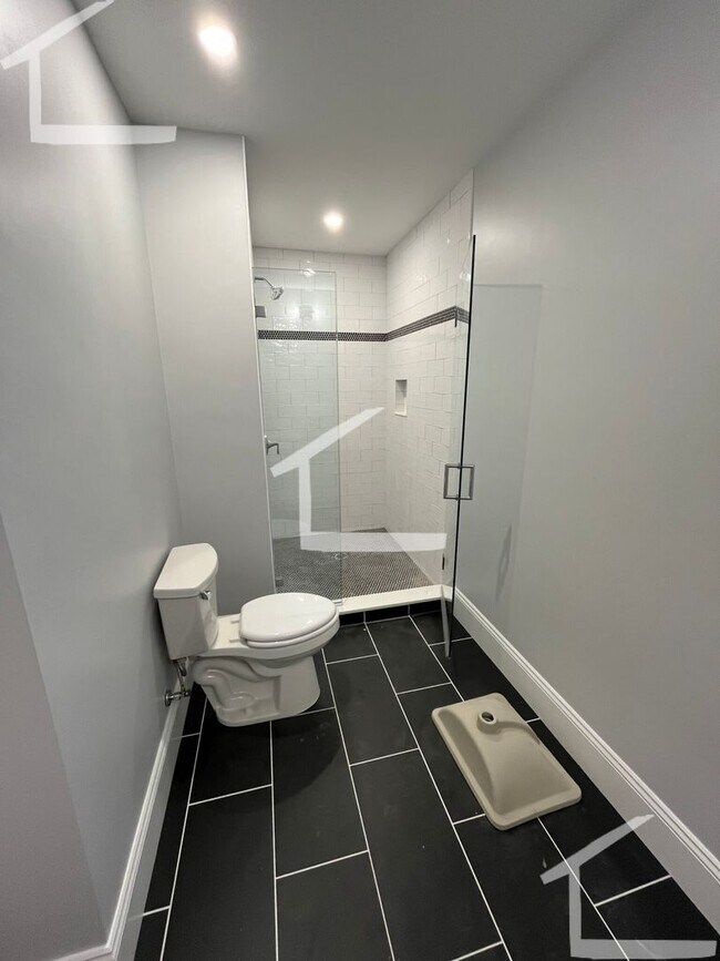 Building Photo - Brighton 3 bed 2 bath....