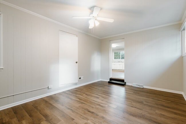 Den/ Bonus room - 5 W Gantt Cir