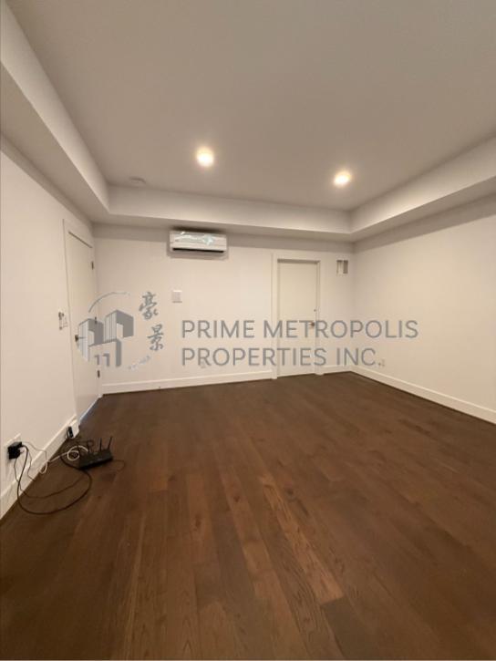 Building Photo - 2142 10th Ave W