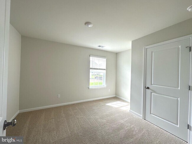 Building Photo - 124 Charing Cross Dr
