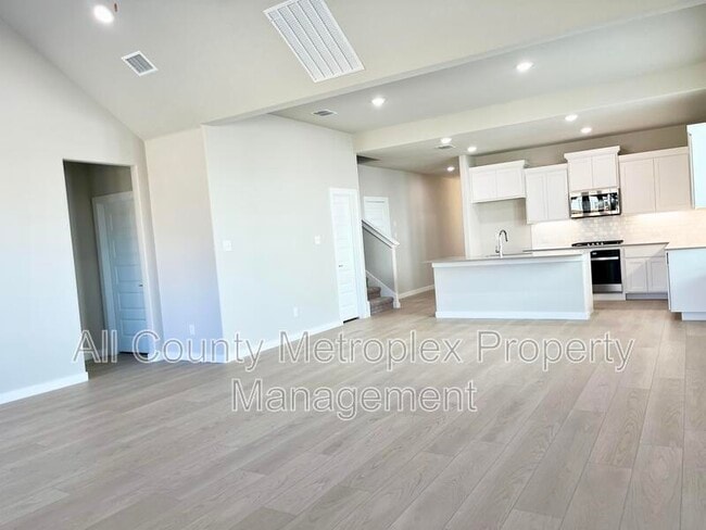 Building Photo - 1904 Edgewater St