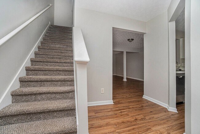 Building Photo - Beautifully Updated Decatur Townhome with ...
