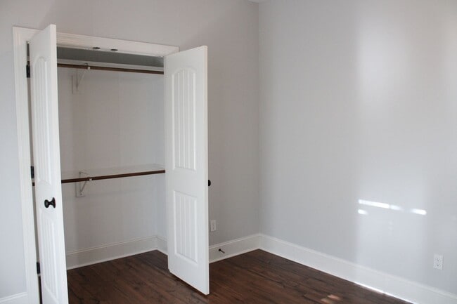 Building Photo - 3211 Walbrook Pl N