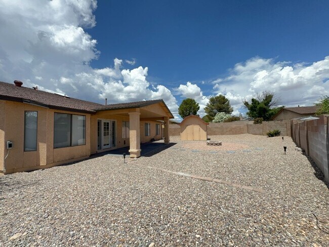 Building Photo - Very Nice 4 Bedroom House