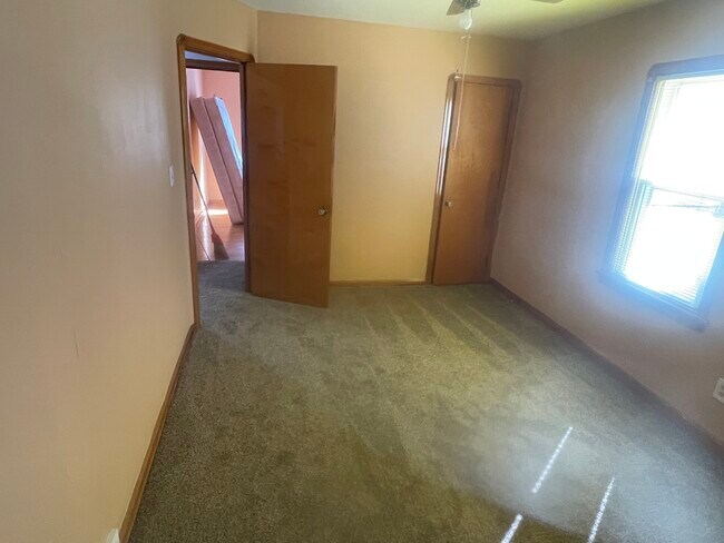 Building Photo - 3806 Longwood Ave