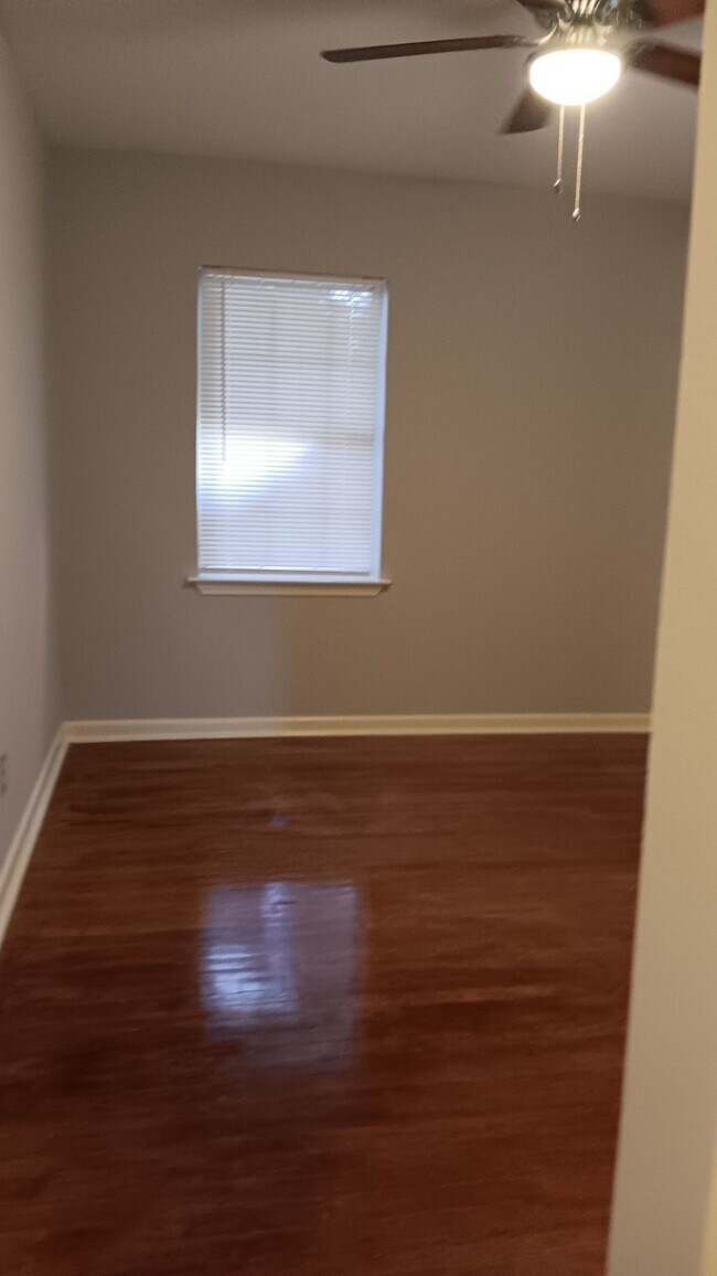 Building Photo - 5843 Beldart St
