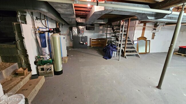 Building Photo - 12 Anderson Dr