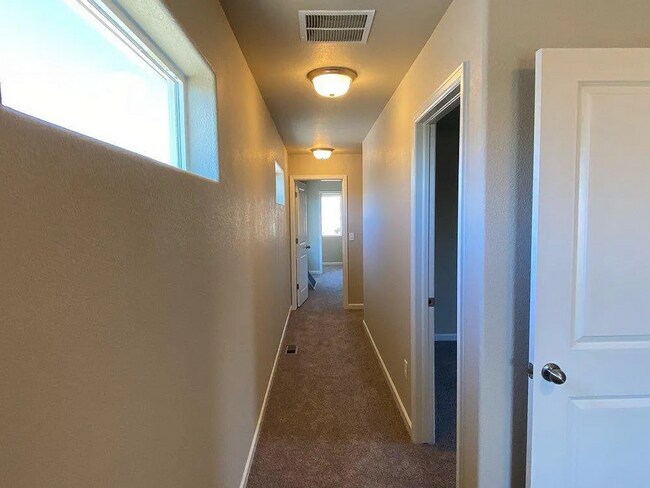 Building Photo - Paired Townhome in Chapel Heights