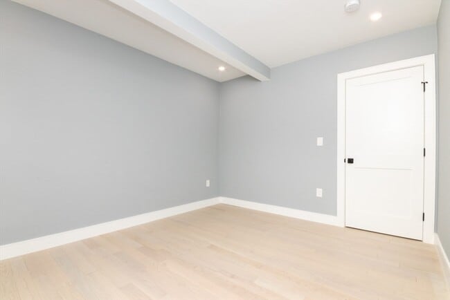 Building Photo - 140 Otis St