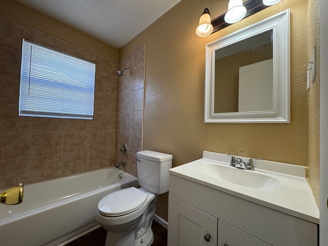 Building Photo - 1108 Duvall Dr