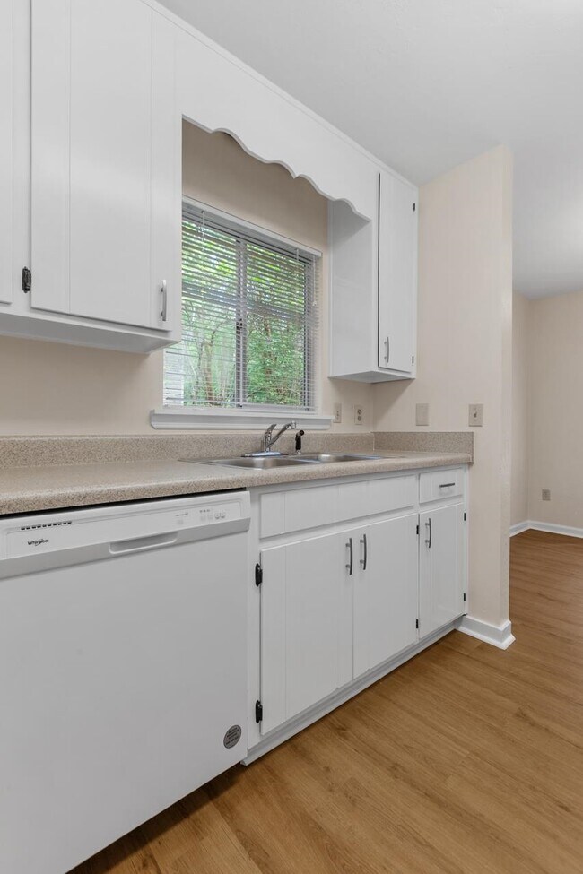 Building Photo - 2188 Claremont Ln