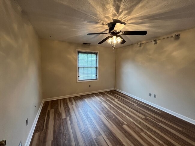 Building Photo - 7283 Beacon Hill Dr