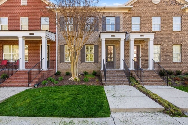 Building Photo - Modern Living in Franklin