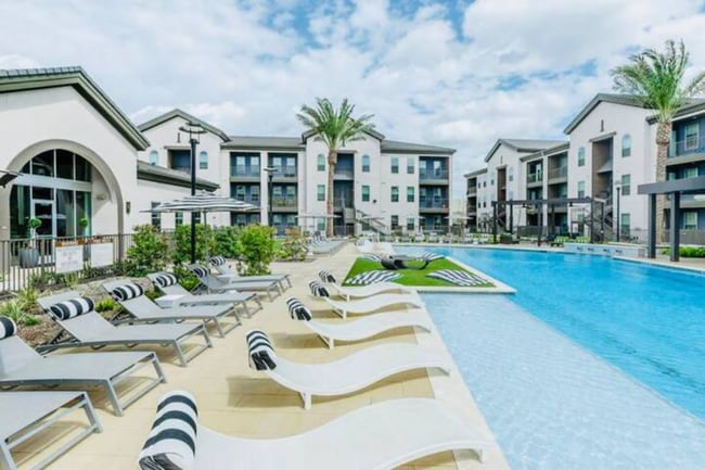 Building Photo - 698 Basilica Bay Dr