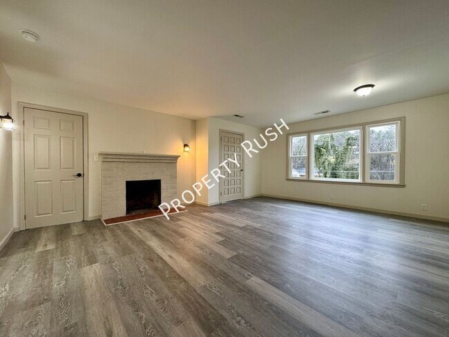 Building Photo - 1820 Tunnel Blvd