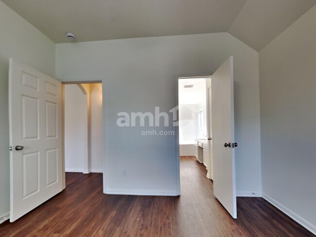 Building Photo - 2602 Daryns Landing Dr