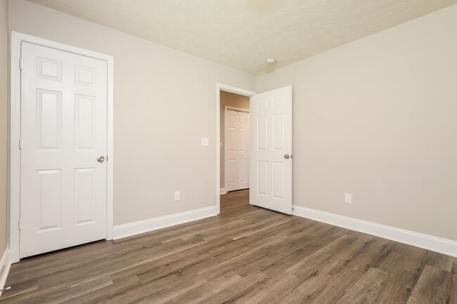Building Photo - 812 Pine Hill Ct