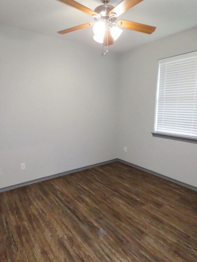 Building Photo - 2528 Guinn Farms Rd
