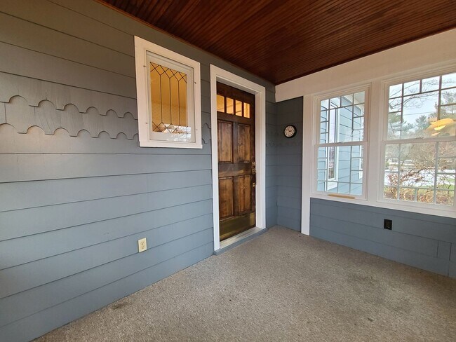 Building Photo - Charming 3-Bedroom, 2-Bathroom Home in South Haven, MI