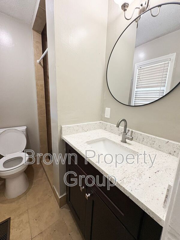 Building Photo - 707 Odell Rd