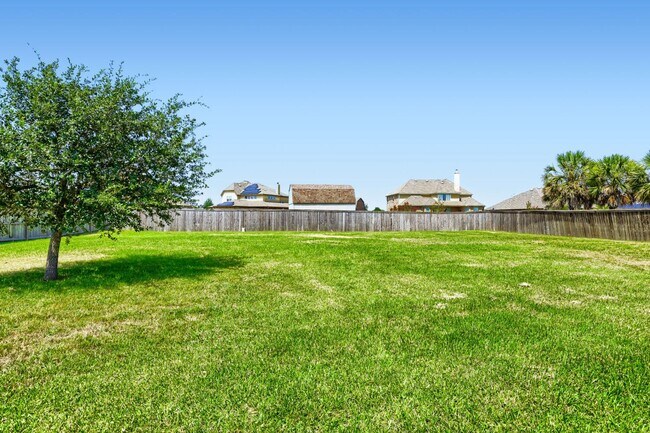 Building Photo - 5923 Dewdrop Ln