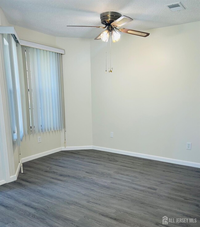 Building Photo - 2501 Lighthouse Ln