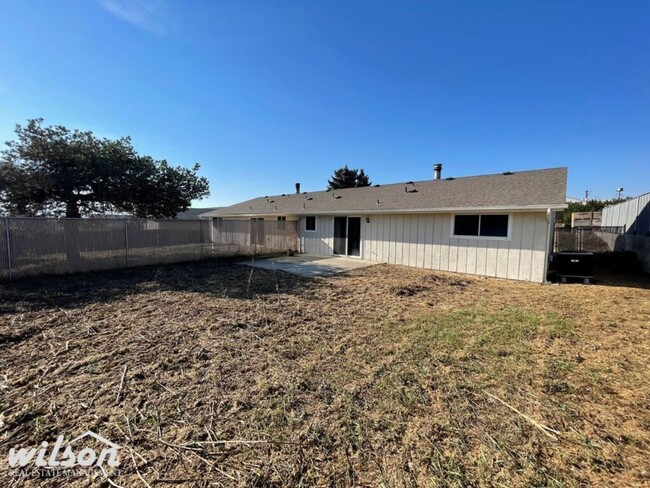 Building Photo - Charming 3 Bedroom, 2 Bath Home in West Ya...