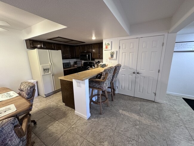 Building Photo - 441 Moser Ave