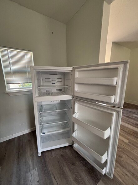 Fridge - 2225 W Olmos Dr