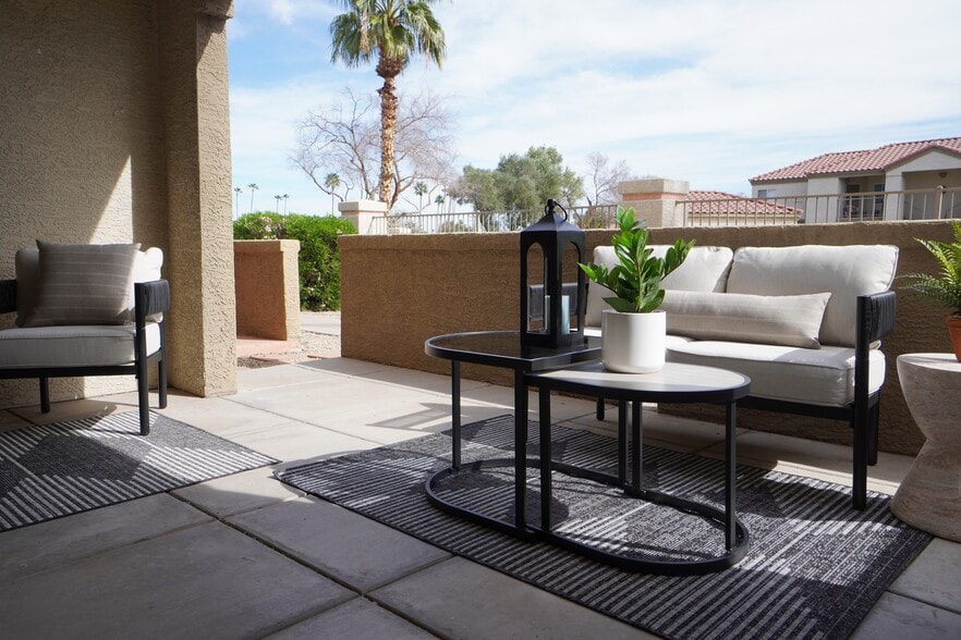 Building Photo - La Fontaine at Sun City