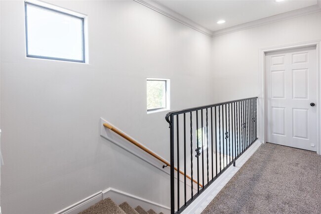 Building Photo - 3104 Hamilton St