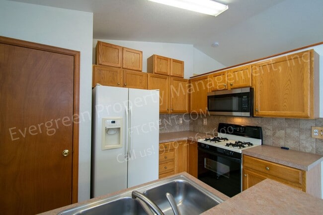 Building Photo - 2302 Turquoise St