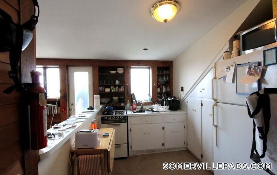 Building Photo - 58 Atherton St