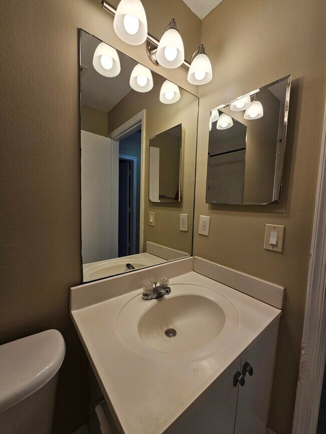 Building Photo - 3490 Briar Bay Blvd